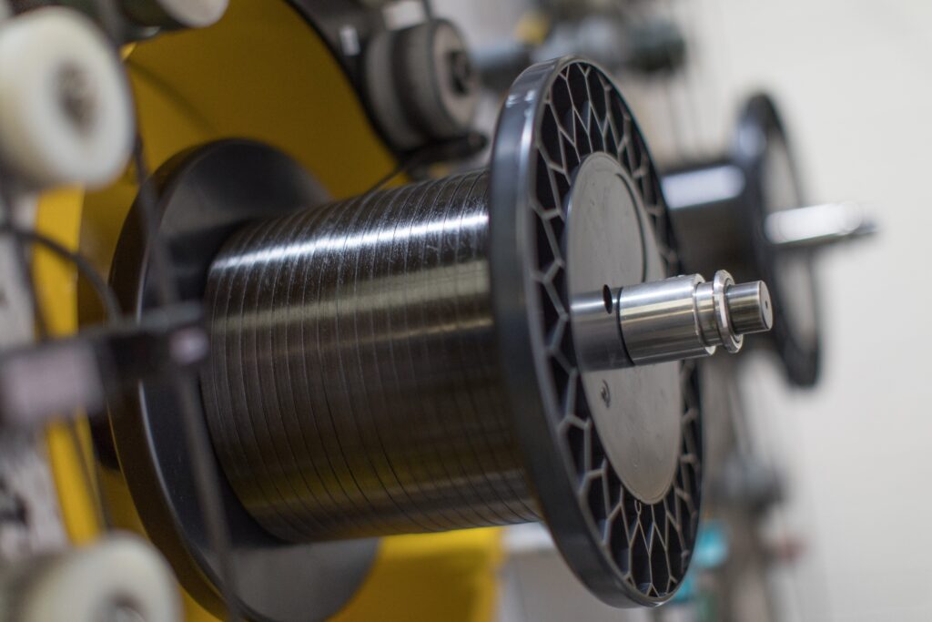 High precision composite slitting to 1mm